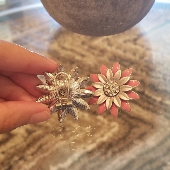 Women floral design pink and silver studs - Picture 4 of 4